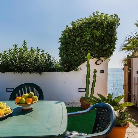 Casa vacanze Blumarine On The Sea, Parking & Wifi